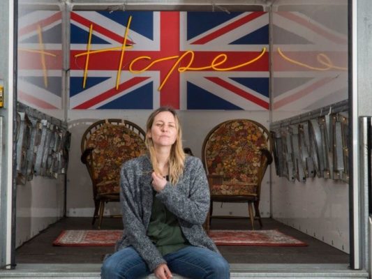 The Politics of Hospitality and the Refuge City