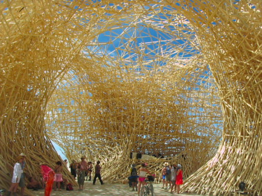 Thinking as a ‘we’ again: Building collective worlds of mutual aid and creativity between/across digital platforms